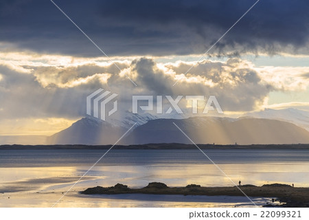 Scenic mountain landscape shot Scenic mountain landscape shot 22099321