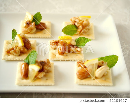 Mixed nuts with canape mint (lateral position) 22101627