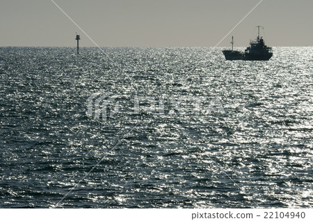 Sparkling sea 22104940