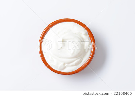 white yogurt 22108400