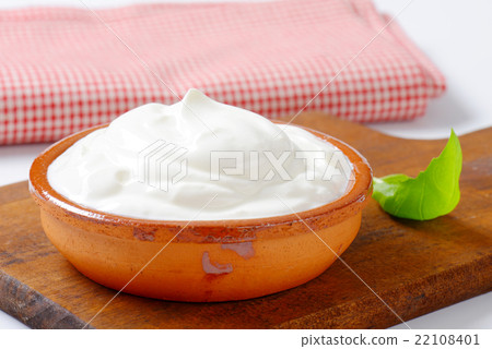 white yogurt 22108401