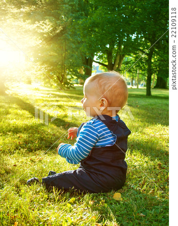 little boy sitting in the park 22109118