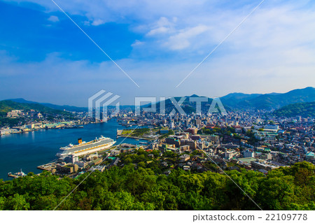 從Mt. Nabe山的看法客船和長崎港的風景 22109778