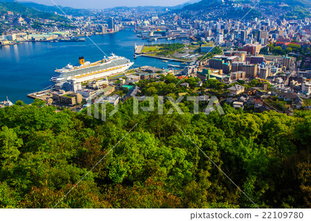 從Mt. Nabe山的看法客船和長崎港的風景 從Mt. Nabe山的看法客船和長崎港的風景 22109780