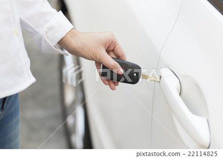 Female hand open the white car on key system automatic. 22114825