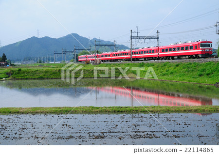 在東武日光線上運行的1800型臨時快車 在東武日光線上運行的1800型臨時快車 22114865