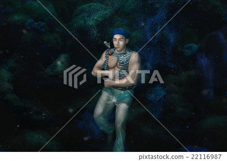 The man the ship's boy under water. 22116987