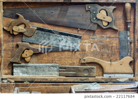 Set of various hand saws 22117684