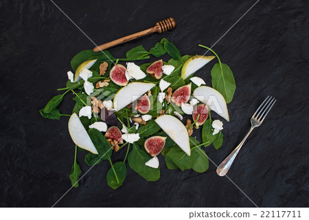 Salad with pears, baby spinach, figs, walnuts Salad with pears, baby spinach, figs, walnuts 22117711