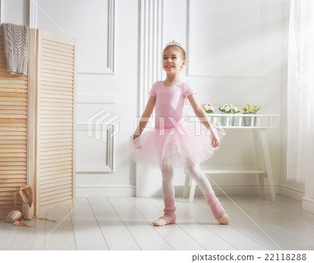 girl in a pink tutu 22118288