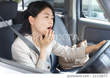 Yawn business woman 22118673