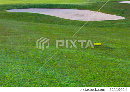 The golf bunker and a directional sign 22119024