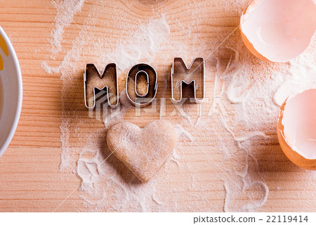 Mothers day composition. Cookie cutters. Wooden Mothers day composition. Cookie cutters. Wooden 22119414