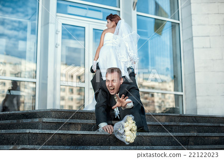Bride makes groom to marry. Bride makes groom to marry. 22122023