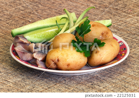 Boiled potato with herring and vegetables 22125031