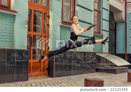 Girl courier. 22125395