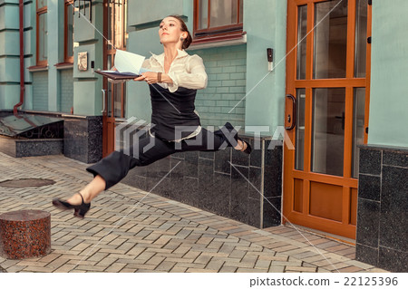 Girl runner. Girl runner. 22125396
