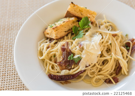 Spaghetti Carbonara with bacon and cheese Spaghetti Carbonara with bacon and cheese 22125468