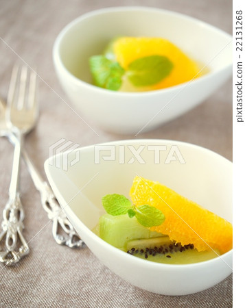 Orange and kiwi fruit marinade 22131268