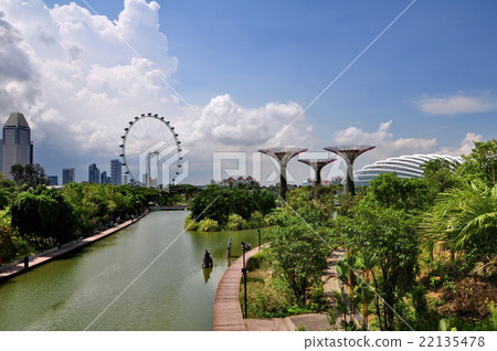 Gardens by the Bay and Singapore Flyer. 22135478