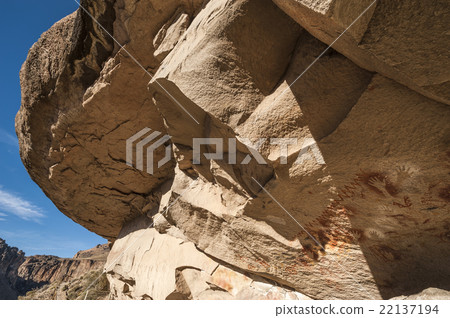 Paintings of ancient people in the Cave of the Han Paintings of ancient people in the Cave of the Han 22137194