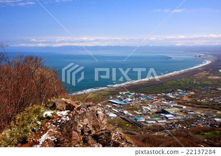 Ishikari bay and spring snowy mountain ranges in the spring seen from Zenkaku Tengu 22137284