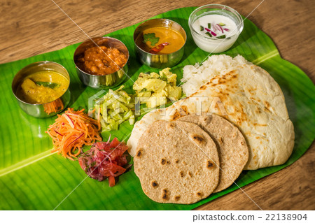 印度南部印度午餐的典型套餐 22138904