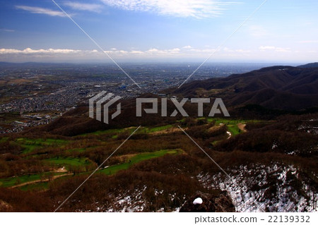 The spring Ishikari plain seen from Zeniko Tenguyama and the city area of Sapporo 22139332