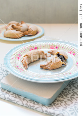 Chocolate filled crescent rolls (croissants) Chocolate filled crescent rolls (croissants) 22141265