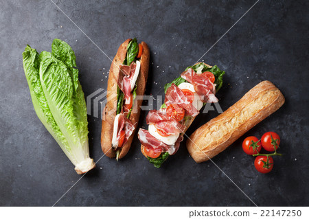 Sandwich with salad, prosciutto and mozzarella Sandwich with salad, prosciutto and mozzarella 22147250
