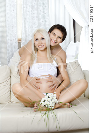 pregnant girl 22149514