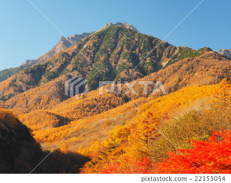 Yatsugatake in autumn leaves 22153054