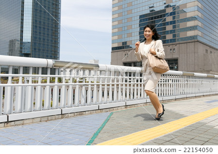 正在運行的女商人 22154050
