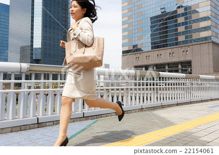 Impatient business woman Impatient business woman 22154061