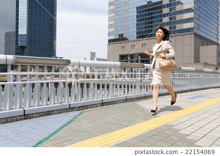 不耐煩的女商人 22154069