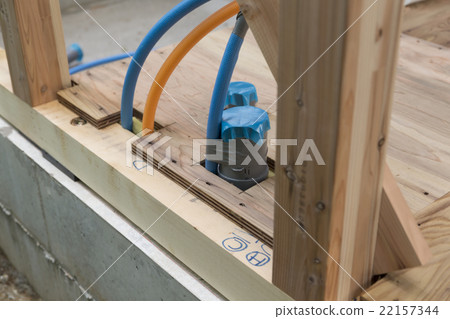 房屋建築工地從地板下拆下供水和排水管 22157344