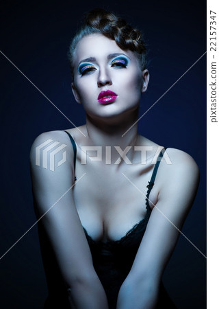 Beautiful Fashion Woman.Perfect Makeup Beautiful Fashion Woman.Perfect Makeup 22157347