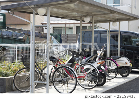 住宅自行車停車公寓大廈共同住房形象住宅設施覆蓋 住宅自行車停車公寓大廈共同住房形象住宅設施覆蓋 22159435