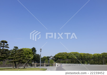 Tokyo sightseeing the Imperial Palace Jiigyo Bashi Square Hiroshi Aozora Spring fresh green sky copy space 22159452