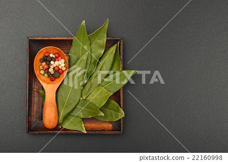 Bay leaves and pepper on black chalkboard 22160998