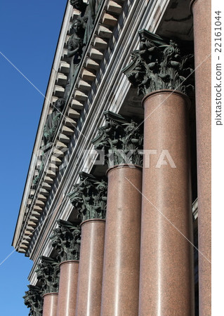 columns with  decorated chapiter 22161044