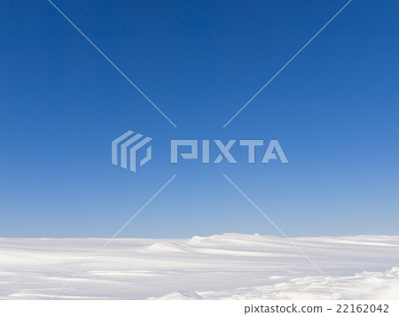 A snowy field like fresh cream A snowy field like fresh cream 22162042