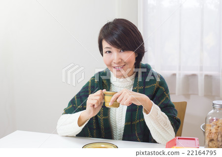 喝咖啡的女人 喝咖啡的女人 22164795