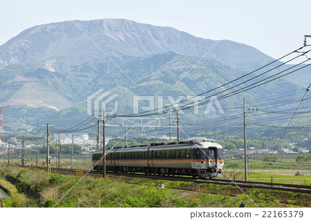 Kiha 85 series wide view winding rushing up the spring of Oumi Kiha 85 series wide view winding rushing up the spring of Oumi 22165379
