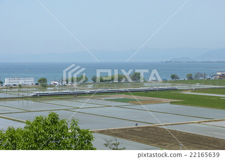 The 681 series Haru going on the shore of Lake Biwa in spring 22165639