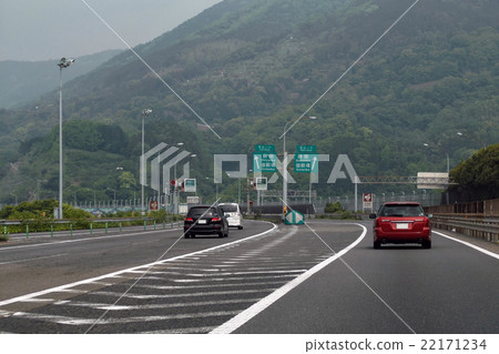 Tomei highway: left route / right route branch 22171234