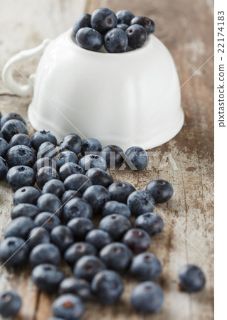fresh blueberries 22174183