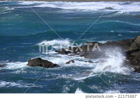 Waves off Nishi Izu Ohama Beach Waves off Nishi Izu Ohama Beach 22175887