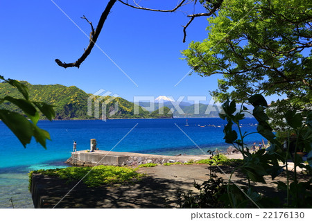 從Kawana的Yoshiko寺廟觀看的富士山看法 從Kawana的Yoshiko寺廟觀看的富士山看法 22176130