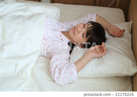 Women sleeping deeply in futon 22178226